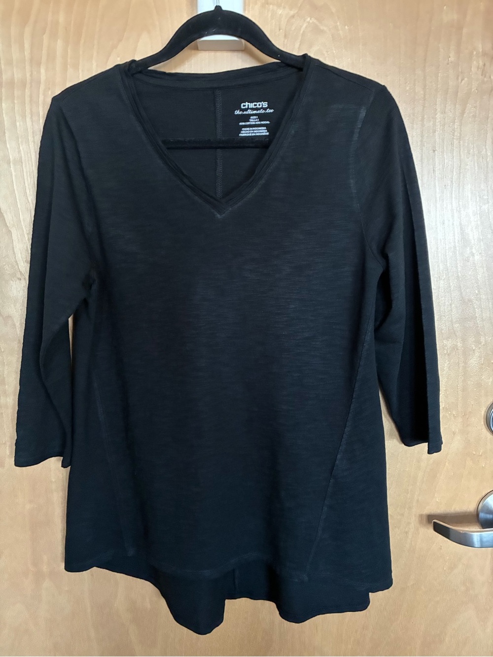Chico's Black V-Neck Three-Quarter Sleeve Ultimate Tee
